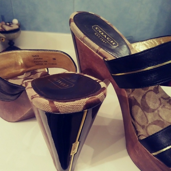 Authentic Coach Sandal - Picture 3 of 4